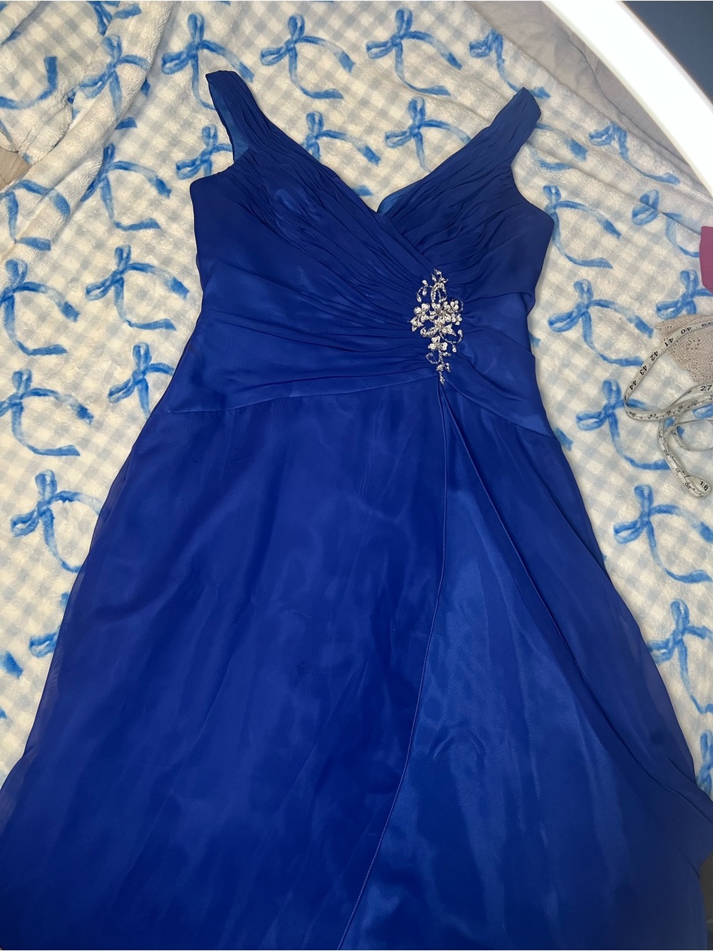 Elegant Royal Blue V-Neck Evening Dress with Rhinestone Accent